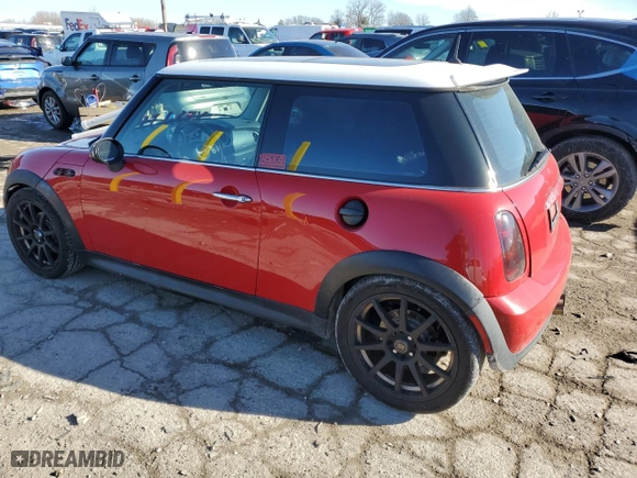 2004 MINI Cooper Hardtop S with VIN WMWRE33464TD81592, listed as a Copart auction lot 42731275 with 203,286 mi miles and Salvage Title. Bid and sale history available at carsss.com. Image 2.