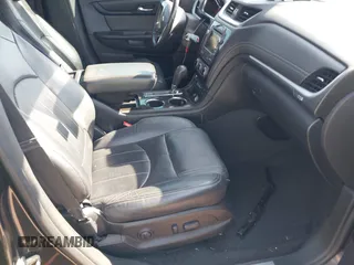 2016 Chevrolet Traverse LTZ z VIN 1GNKRJKD1GJ301277, wystawiony jako IAAI lot #41884629 z przebiegiem 106 338 mil mil oraz . Historia ofert i sprzedaży dostępna na DreamBid. Obrazek 5.
