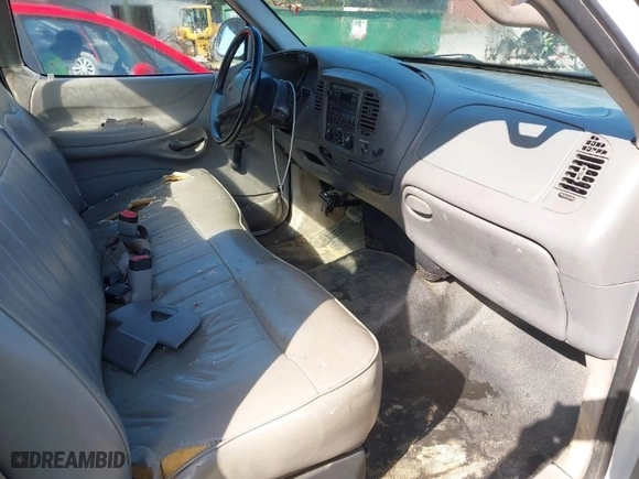 1998 Ford F-150 Standard with VIN 1FTZF176XWNA77055, listed as a IAAI auction lot 41891383 with 207,606 mi miles. Bid and sale history available at carsss.com. Image 5.