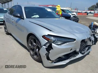 2019 Alfa Romeo Giulia z VIN ZARFAMAN7K7609854, wystawiony jako IAAI lot #42086641 z przebiegiem 45 398 mil mil oraz . Historia ofert i sprzedaży dostępna na DreamBid. Obrazek 1.