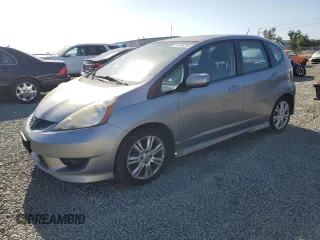 2009 Honda Fit Sport z VIN JHMGE88639S006463, wystawiony jako Copart lot #58559205 z przebiegiem 212 609 mil mil oraz Czysty tytuł • Clean title. Historia ofert i sprzedaży dostępna na DreamBid. Obrazek 1.