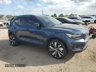 2022 Volvo XC40 Twin Plus z VIN YV4ED3UR5N2709889, wystawiony jako Copart lot #81162434 z przebiegiem 22 636 mil mil oraz Szkoda całkowita • Salvage title. Historia ofert i sprzedaży dostępna na DreamBid. Obrazek 4.