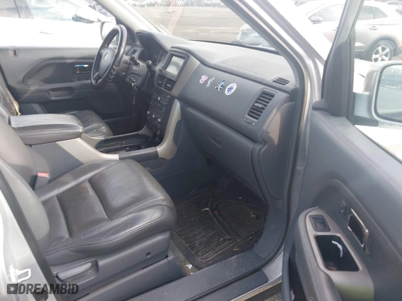 2008 Honda Pilot EX-L with VIN 5FNYF18798B051227, listed as a IAAI auction lot 41593993 with 190,783 mi miles. Bid and sale history available at carsss.com. Image 5.