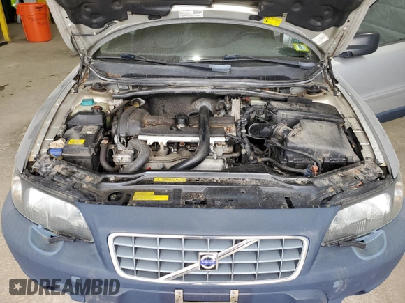 2004 Volvo V70 XC Cross Country with VIN YV1SZ59H141126835, listed as a Copart auction lot 56903735 with 204,583 mi miles and Clean title. Bid and sale history available at DreamBid. Image 11.