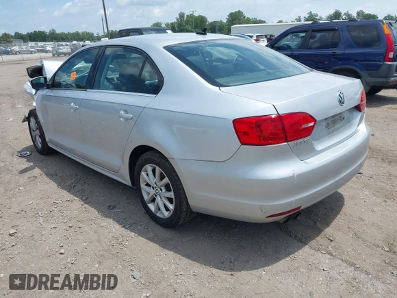 2013 Volkswagen Jetta SE с VIN 3VWDX7AJ1DM215013, выставлен на аукционе IAAI как лот 42774806 с пробегом Не указан миль и . История ставок и продаж доступна на DreamBid. Изображение 3.