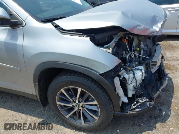 2019 Toyota Highlander SE with VIN 5TDJZRFH6KS614952, listed as a IAAI auction lot 42636713 with 65,471 mi miles and . Bid and sale history available at DreamBid. Image 19.