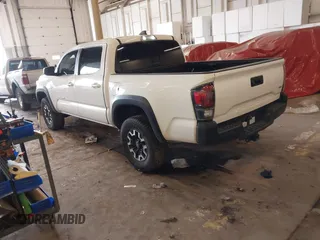 2021 Toyota Tacoma SR z VIN 5TFCZ5AN1MX268370, wystawiony jako IAAI lot #41922632 z przebiegiem 50 358 mil mil oraz . Historia ofert i sprzedaży dostępna na DreamBid. Obrazek 3.
