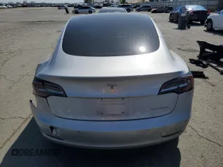 2018 Tesla Model 3 Long Range Battery z VIN 5YJ3E1EB4JF069307, wystawiony jako Copart lot #55079415 z przebiegiem 96 899 mil mil oraz Szkoda całkowita • Salvage title. Historia ofert i sprzedaży dostępna na DreamBid. Obrazek 6.