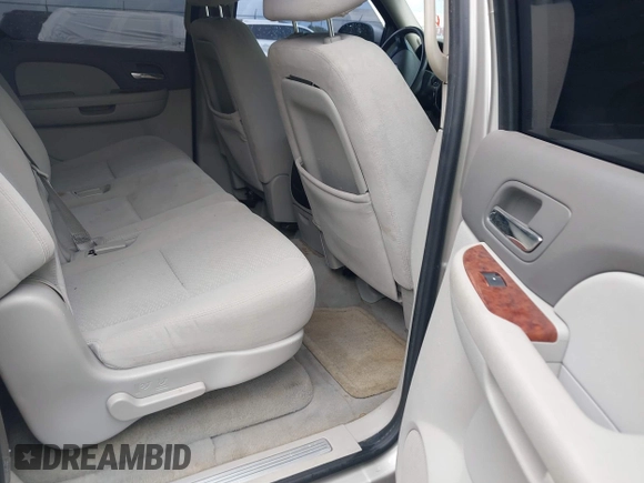 2007 Chevrolet Suburban LT with VIN 3GNGK26K07G303144, listed as a IAAI auction lot 42119779 with 181,852 mi miles and . Bid and sale history available at DreamBid. Image 8.