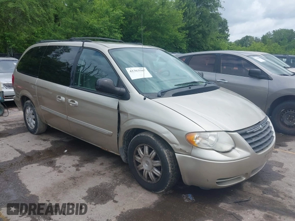 2005 Chrysler Town & Country Touring z VIN 2C8GP54L25R491310, wystawiony jako IAAI lot #42363567 z przebiegiem 203 608 mil mil oraz . Historia ofert i sprzedaży dostępna na DreamBid. Obrazek 1.