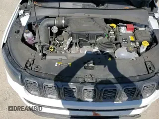 2025 Jeep Compass Latitude z VIN 3C4NJDBNXST531473, wystawiony jako Copart lot #65086725 z przebiegiem 6 359 mil mil oraz Szkoda całkowita • Salvage title. Historia ofert i sprzedaży dostępna na DreamBid. Obrazek 13.