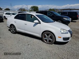 2010 Volkswagen Jetta Limited Edition z VIN 3VWAZ7AJ3AM115147, wystawiony jako Copart lot #52068825 z przebiegiem 154 804 mil mil oraz Szkoda całkowita • Salvage title. Historia ofert i sprzedaży dostępna na DreamBid. Obrazek 4.