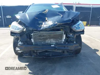 2017 Hyundai Santa Fe 2.4L z VIN 5NMZU3LB4HH024307, wystawiony jako IAAI lot #42147423 z przebiegiem 72 504 mil mil oraz . Historia ofert i sprzedaży dostępna na DreamBid. Obrazek 6.