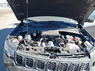 2024 Jeep Compass Trailhawk with VIN 3C4NJDDN4RT135384, listed as a IAAI auction lot 41251948 with 6,981 mi miles and . Bid and sale history available at DreamBid. Image 10.