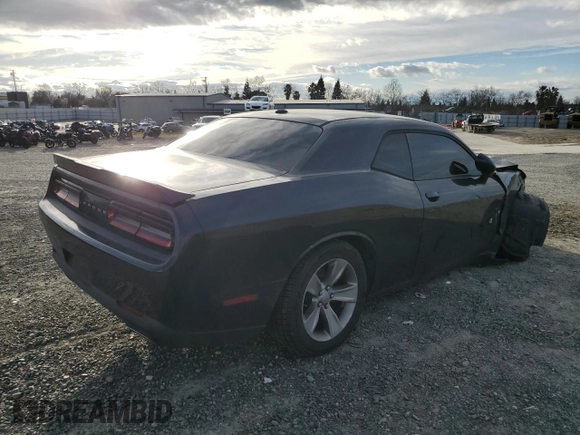 2019 Dodge Challenger SXT z VIN 2C3CDZAG8KH509337, wystawiony jako Copart lot #46736435 z przebiegiem 71 991 mil mil oraz Szkoda całkowita • Salvage title. Historia ofert i sprzedaży dostępna na DreamBid. Obrazek 3.