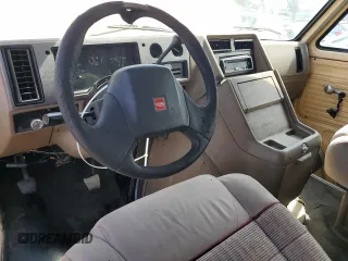 1992 GMC Vandura z VIN 2GTGG39K7N4508329, wystawiony jako Copart lot #56752215 z przebiegiem 248 713 mil mil oraz Tytuł czysty. Historia ofert i sprzedaży dostępna na DreamBid. Obrazek 8.