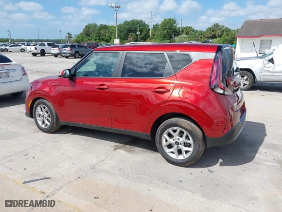 2025 Kia Soul LX with VIN KNDJ23AU0S7257011, listed as a IAAI auction lot 41952117 with 877 mi miles. Bid and sale history available at carsss.com. Image 3.
