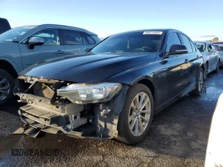 2016 BMW 3 Series 320i xDrive z VIN WBA8A3C52GK688328, wystawiony jako Copart lot #86874304 z przebiegiem 84 764 mil mil oraz Szkoda całkowita • Salvage title. Historia ofert i sprzedaży dostępna na DreamBid. Obrazek 1.