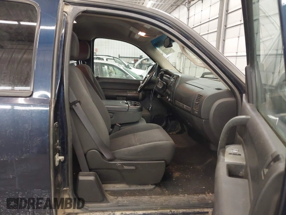 2008 Chevrolet Silverado 1500 LTZ with VIN 2GCEK19J081245477, listed as a IAAI auction lot 41754954 with 220,214 mi miles. Bid and sale history available at carsss.com. Image 5.