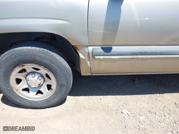2003 Chevrolet Avalanche with VIN 3GNEC13TX3G288609, listed as a IAAI auction lot 41957629 with 272,667 mi miles. Bid and sale history available at carsss.com. Image 6.