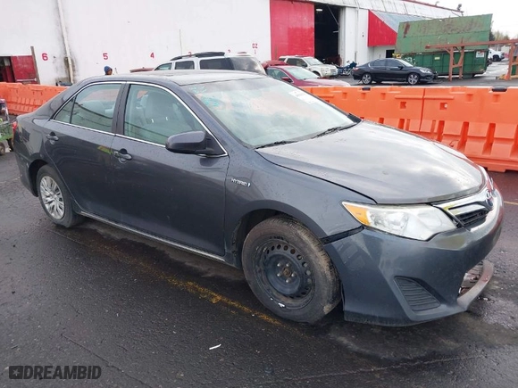 2013 Toyota Camry Hybrid LE with VIN 4T1BD1FK5DU083849, listed as a IAAI auction lot 40916318 with 204,058 mi miles. Bid and sale history available at carsss.com. Image 1.