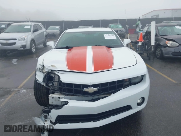 2011 Chevrolet Camaro 2LT z VIN 2G1FC1ED0B9197157, wystawiony jako IAAI lot #41485175 z przebiegiem 133 049 mil mil oraz . Historia ofert i sprzedaży dostępna na DreamBid. Obrazek 12.