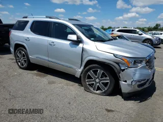 2018 GMC Acadia Denali z VIN 1GKKNXLS8JZ108156, wystawiony jako Copart lot #55960015 z przebiegiem 59 611 mil mil oraz Szkoda całkowita • Salvage title. Historia ofert i sprzedaży dostępna na DreamBid. Obrazek 4.