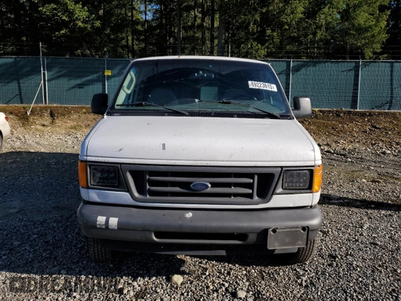 2004 Ford Econoline Cargo z VIN 1FTNE24LX4HA51567, wystawiony jako Copart lot #89223615 z przebiegiem 235 782 mil mil oraz Czysty tytuł • Clean title. Historia ofert i sprzedaży dostępna na DreamBid. Obrazek 5.