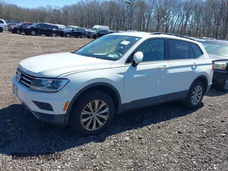 2018 Volkswagen Tiguan S z VIN 3VV1B7AX5JM043090, wystawiony jako IAAI lot #41998165 z przebiegiem Nie podano mil oraz . Historia ofert i sprzedaży dostępna na DreamBid. Obrazek 2.