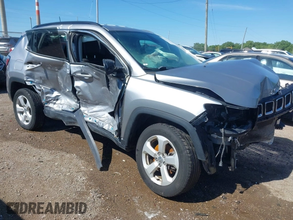 2019 Jeep Compass Latitude z VIN 3C4NJDBB6KT697110, wystawiony jako IAAI lot #42331753 z przebiegiem 52 897 mil mil oraz . Historia ofert i sprzedaży dostępna na DreamBid. Obrazek 1.