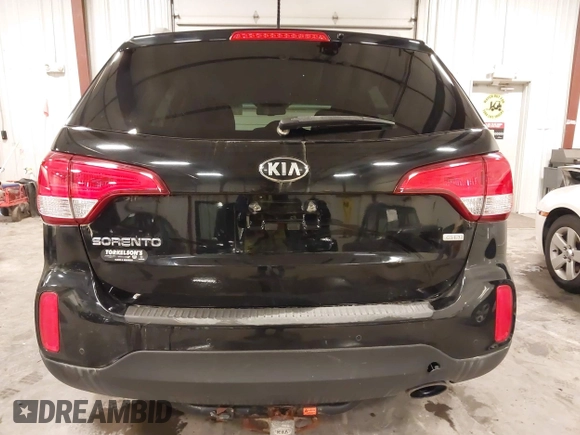 2015 Kia Sorento LX with VIN 5XYKTCA66FG573928, listed as a IAAI auction lot 42017586 with 174,939 mi miles. Bid and sale history available at carsss.com. Image 16.