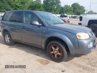 2007 Saturn VUE I4 z VIN 5GZCZ33D77S835335, wystawiony jako IAAI lot #42293632 z przebiegiem 298 857 mil mil oraz . Historia ofert i sprzedaży dostępna na DreamBid. Obrazek 1.