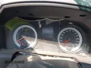 2013 Ram 2500 Tradesman z VIN 3C6UR5CL4DG529793, wystawiony jako IAAI lot #42029361 z przebiegiem 205 066 mil mil oraz . Historia ofert i sprzedaży dostępna na DreamBid. Obrazek 7.