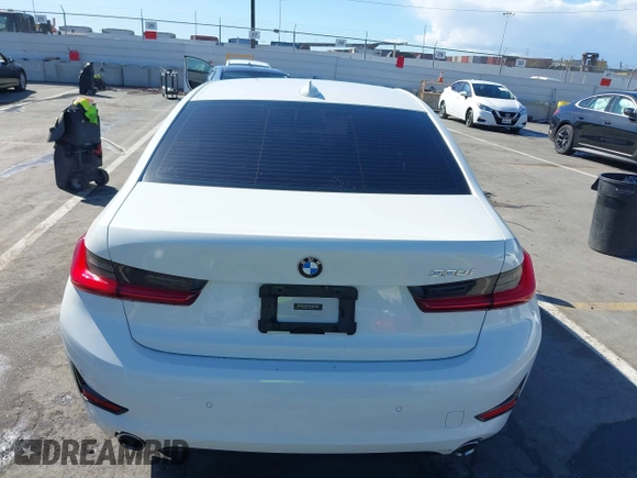 2020 BMW 3 Series 330i with VIN 3MW5R1J02L8B31552, listed as a IAAI auction lot 41760488 with 32,918 mi miles. Bid and sale history available at carsss.com. Image 16.