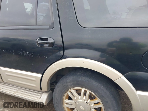 2006 Ford Expedition Eddie Bauer with VIN 1FMPU17576LA05399, listed as a IAAI auction lot 41432779 with 223,738 mi miles. Bid and sale history available at carsss.com. Image 13.