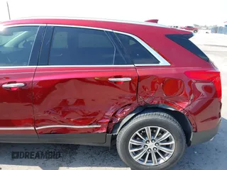 2017 Cadillac XT5 Luxury FWD z VIN 1GYKNBRS4HZ151581, wystawiony jako IAAI lot #42043322 z przebiegiem 120 598 mil mil oraz . Historia ofert i sprzedaży dostępna na DreamBid. Obrazek 6.