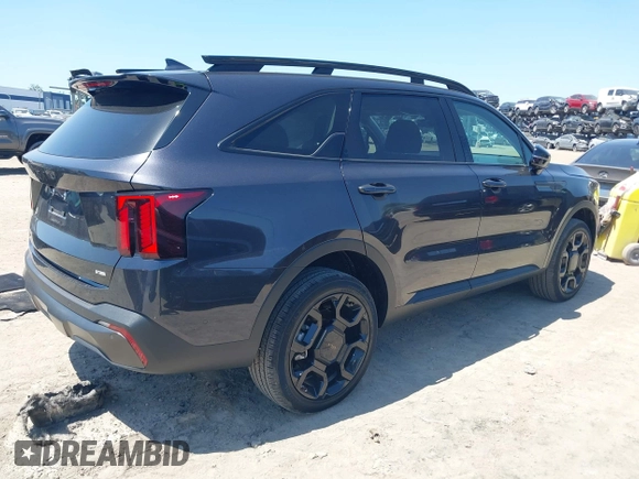 2025 Kia Sorento X-Line SX Prestige z VIN 5XYRKDJF5SG333500, wystawiony jako IAAI lot #42284751 z przebiegiem 8 733 mil mil oraz . Historia ofert i sprzedaży dostępna na DreamBid. Obrazek 4.