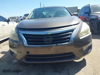 2015 Nissan Altima 2.5 with VIN 1N4AL3AP2FN301492, listed as a IAAI auction lot 41820546 with 147,567 mi miles. Bid and sale history available at carsss.com. Image 6.