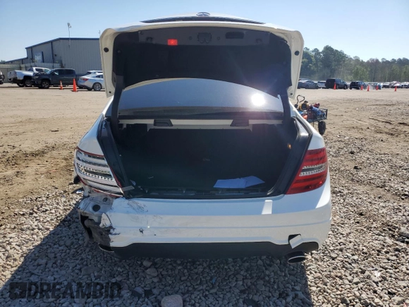 2014 Mercedes-Benz C 300 Sport z VIN WDDGF8AB1EA929598, wystawiony jako Copart lot #57787774 z przebiegiem 115 671 mil mil oraz Szkoda całkowita • Salvage title. Historia ofert i sprzedaży dostępna na DreamBid. Obrazek 6.