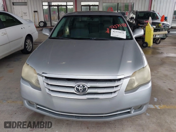 2007 Toyota Avalon XL z VIN 4T1BK36B47U181597, wystawiony jako IAAI lot #42379153 z przebiegiem 172 022 mil mil oraz . Historia ofert i sprzedaży dostępna na DreamBid. Obrazek 6.