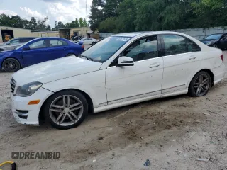 2014 Mercedes-Benz C 300 Sport z VIN WDDGF8AB1EA942657, wystawiony jako Copart lot #60679515 z przebiegiem 252 537 mil mil oraz Czysty tytuł • Clean title. Historia ofert i sprzedaży dostępna na DreamBid. Obrazek 1.
