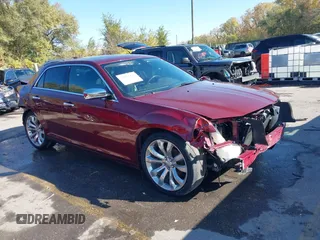 2019 Chrysler 300 Limited z VIN 2C3CCAEGXKH577475, wystawiony jako IAAI lot #40651817 z przebiegiem 92 605 mil mil oraz . Historia ofert i sprzedaży dostępna na DreamBid. Obrazek 1.