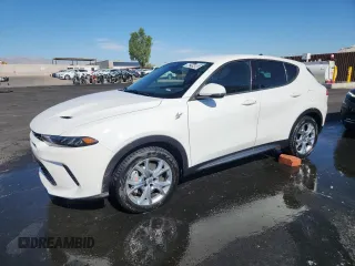 2024 Dodge Hornet R/T z VIN ZACPDFCW9R3A28738, wystawiony jako Copart lot #66215455 z przebiegiem 31 066 mil mil oraz Czysty tytuł • Clean title. Historia ofert i sprzedaży dostępna na DreamBid. Obrazek 1.