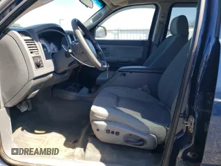 2005 Dodge Dakota SLT z VIN 1D7HW48N05S181997, wystawiony jako Copart lot #50633275 z przebiegiem 127 002 mil mil oraz Szkoda całkowita • Salvage title. Historia ofert i sprzedaży dostępna na DreamBid. Obrazek 7.