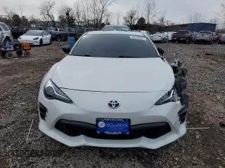2017 Toyota 86 z VIN JF1ZNAA19H8706666, wystawiony jako Copart lot #45739535 z przebiegiem 60 824 mil mil oraz Szkoda całkowita • Salvage title. Historia ofert i sprzedaży dostępna na DreamBid. Obrazek 5.