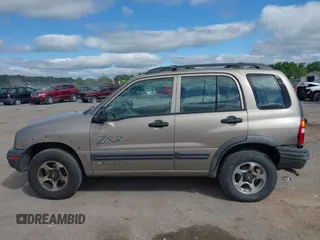 2002 Chevrolet Tracker ZR2 z VIN 2CNBJ734526932987, wystawiony jako IAAI lot #42289740 z przebiegiem 92 862 mil mil oraz . Historia ofert i sprzedaży dostępna na DreamBid. Obrazek 14.