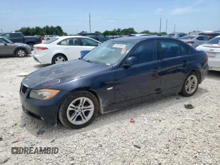 2008 BMW 3 Series 328i z VIN WBAVA33528K055963, wystawiony jako Copart lot #64915545 z przebiegiem 128 564 mil mil oraz Czysty tytuł • Clean title. Historia ofert i sprzedaży dostępna na DreamBid. Obrazek 1.