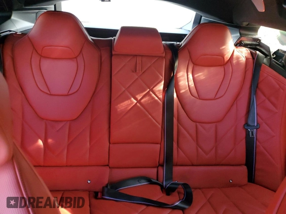 2024 BMW XM z VIN 5YM23CS00R9V38387, wystawiony jako Copart lot #86828434 z przebiegiem Nie podano mil oraz Szkody całkowita. Historia ofert i sprzedaży dostępna na DreamBid. Obrazek 10.