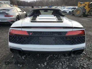 2020 Audi R8 Spyder performance z VIN WUA4BCFX3L7901606, wystawiony jako Copart lot #50161615 z przebiegiem 3 669 mil mil oraz Nie do naprawy • Non repairable. Historia ofert i sprzedaży dostępna na DreamBid. Obrazek 6.
