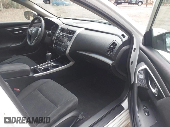 2014 Nissan Altima 2.5 S with VIN 1N4AL3AP2EN335771, listed as a IAAI auction lot 41202964 with 164,995 mi miles. Bid and sale history available at carsss.com. Image 5.